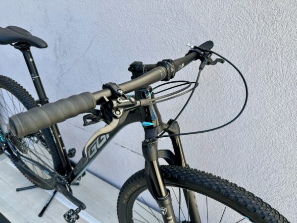 Bicicleta de Alumínio Oggi 7.3 Shimano Deore - M 8